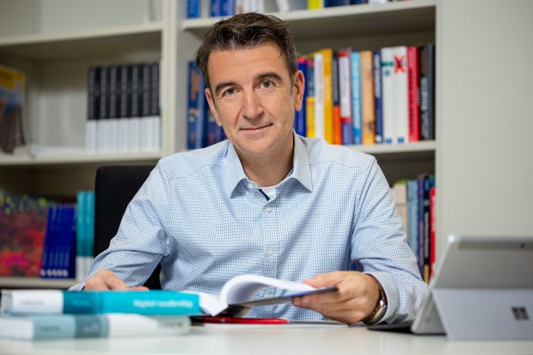 Mehr über den Artikel erfahren Digital HR: Chancen, Herausforderungen, Zukunft – Im Gespräch mit HR-Digitalisierungsexperte Prof. Dr. Thorsten Petry